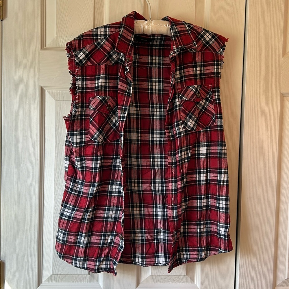 ✨2/$20 Sleeveless Plaid Shirt